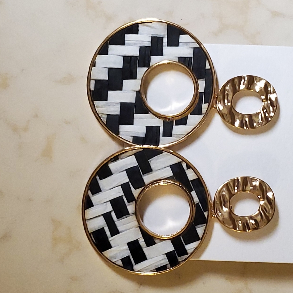 Rattan weave houndstooth earrings - Picture 3 of 3